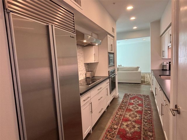 10 S Briar Hollow Lane 55, Houston, TX 77027