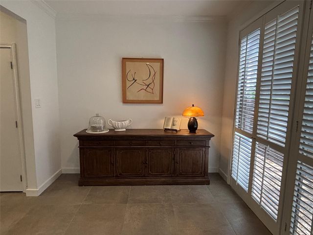 10 S Briar Hollow Lane 55, Houston, TX 77027