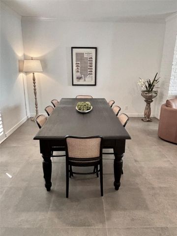 10 S Briar Hollow Lane 55, Houston, TX 77027