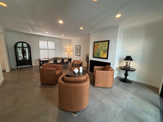 10 S Briar Hollow Lane 55, Houston, TX 77027