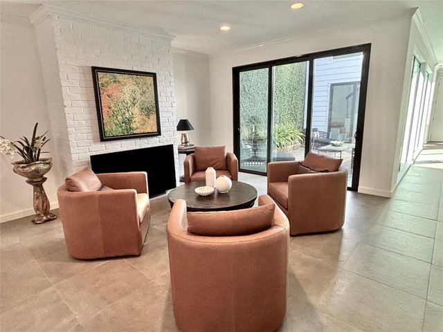 10 S Briar Hollow Lane 55, Houston, TX 77027