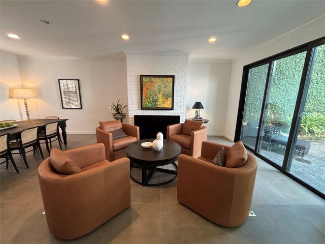 10 S Briar Hollow Lane 55, Houston, TX 77027