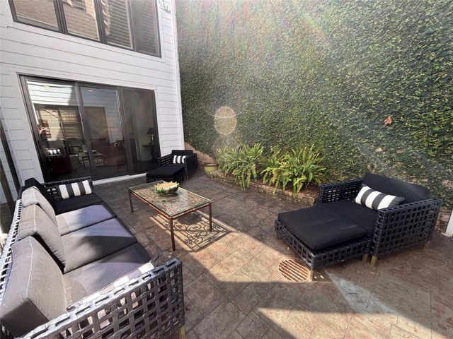 10 S Briar Hollow Lane 55, Houston, TX 77027