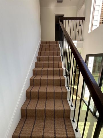 10 S Briar Hollow Lane 55, Houston, TX 77027