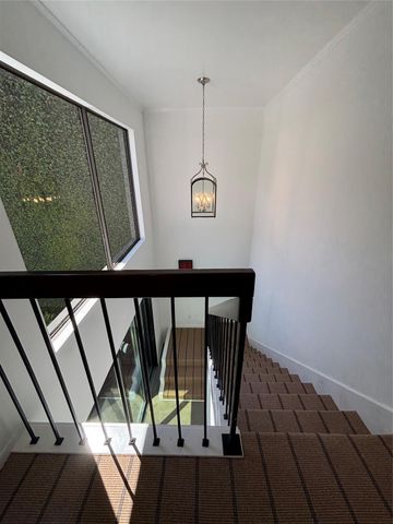 10 S Briar Hollow Lane 55, Houston, TX 77027