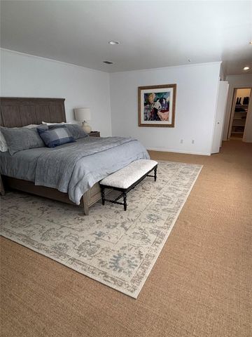 10 S Briar Hollow Lane 55, Houston, TX 77027