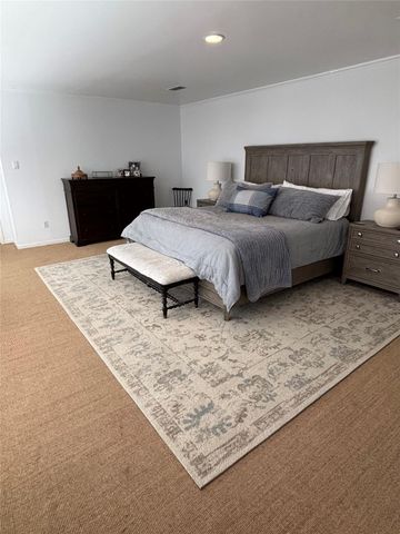 10 S Briar Hollow Lane 55, Houston, TX 77027