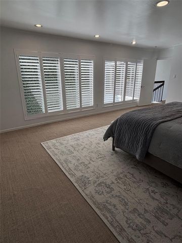 10 S Briar Hollow Lane 55, Houston, TX 77027