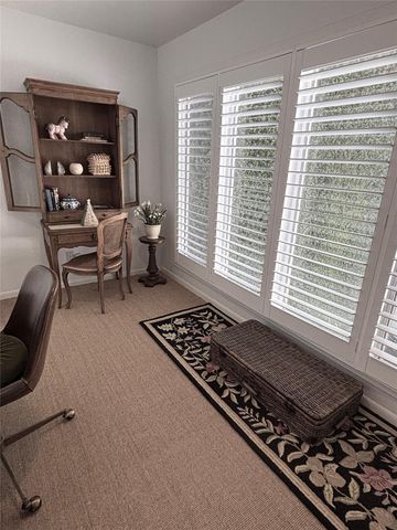 10 S Briar Hollow Lane 55, Houston, TX 77027