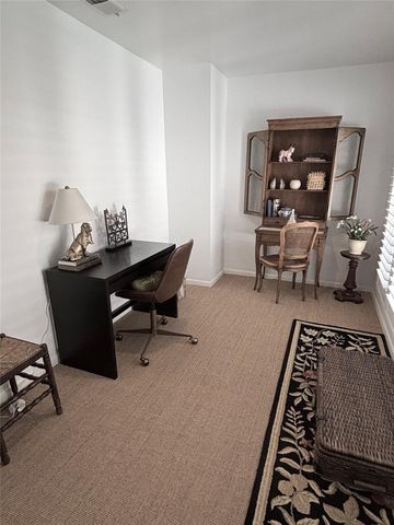 10 S Briar Hollow Lane 55, Houston, TX 77027