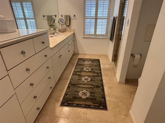 10 S Briar Hollow Lane 55, Houston, TX 77027