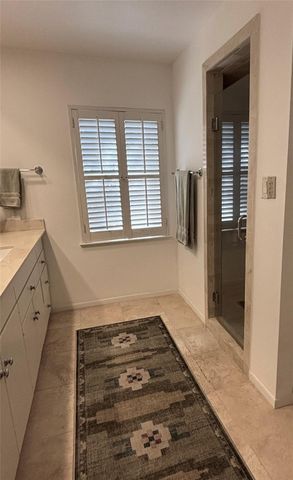 10 S Briar Hollow Lane 55, Houston, TX 77027