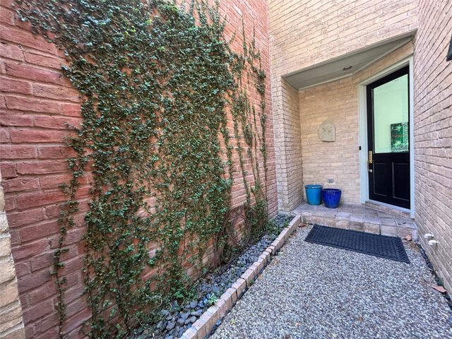 10 S Briar Hollow Lane 55, Houston, TX 77027