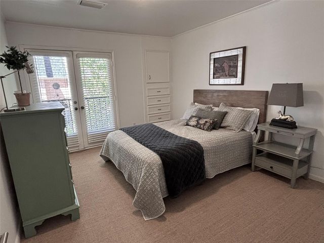 10 S Briar Hollow Lane 55, Houston, TX 77027