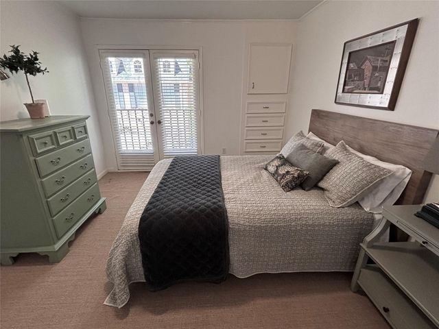 10 S Briar Hollow Lane 55, Houston, TX 77027