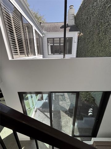 10 S Briar Hollow Lane 55, Houston, TX 77027