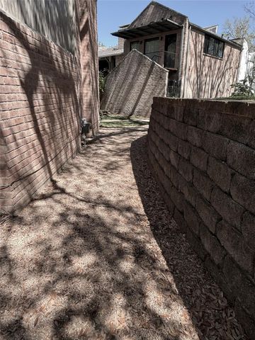 10 S Briar Hollow Lane 55, Houston, TX 77027