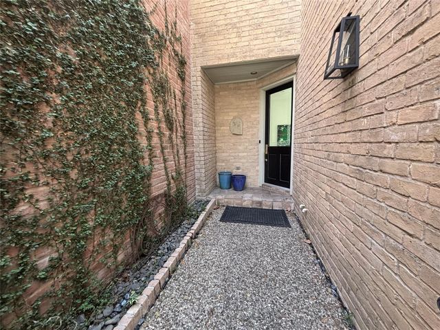 10 S Briar Hollow Lane 55, Houston, TX 77027