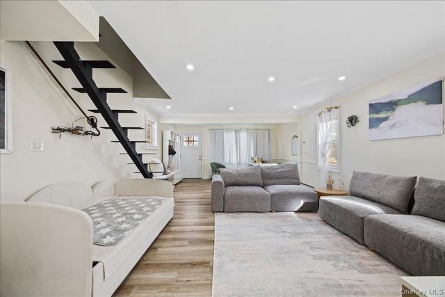 5 James Street, East Rockaway, NY 11518