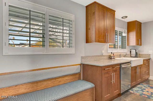 3909 E WHITTON Avenue, Phoenix, AZ 85018