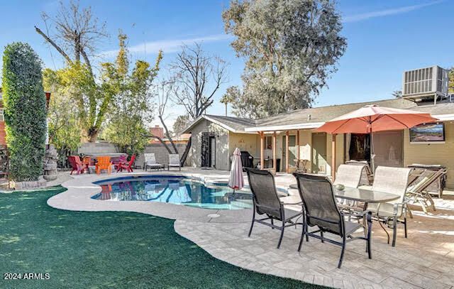 3909 E WHITTON Avenue, Phoenix, AZ 85018