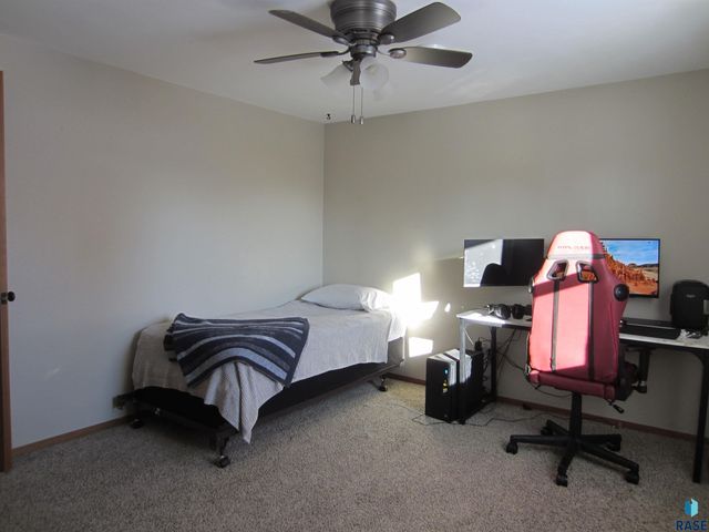 2701 S Elmwood Ave, Sioux Falls, SD 57105