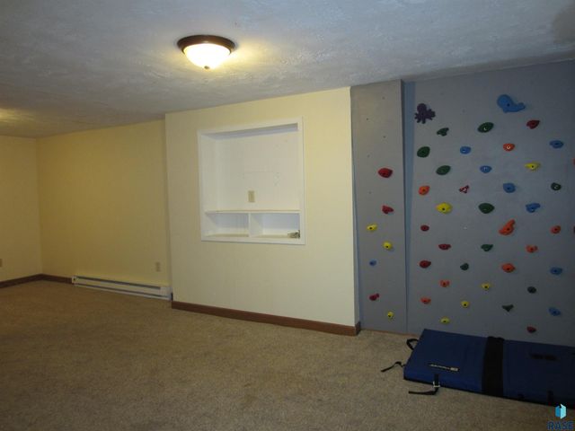 2701 S Elmwood Ave, Sioux Falls, SD 57105
