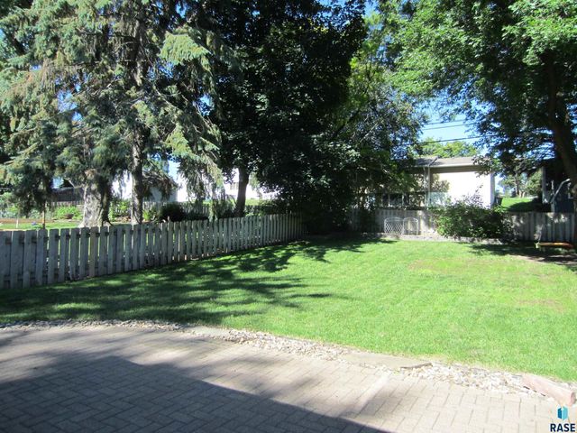 2701 S Elmwood Ave, Sioux Falls, SD 57105