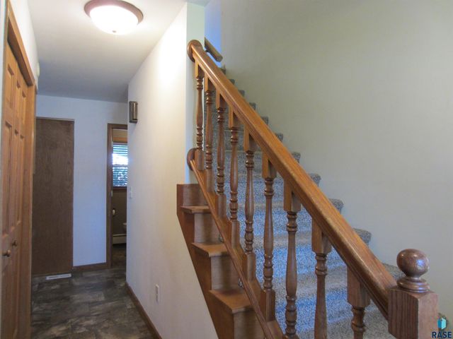 2701 S Elmwood Ave, Sioux Falls, SD 57105