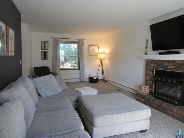 2701 S Elmwood Ave, Sioux Falls, SD 57105