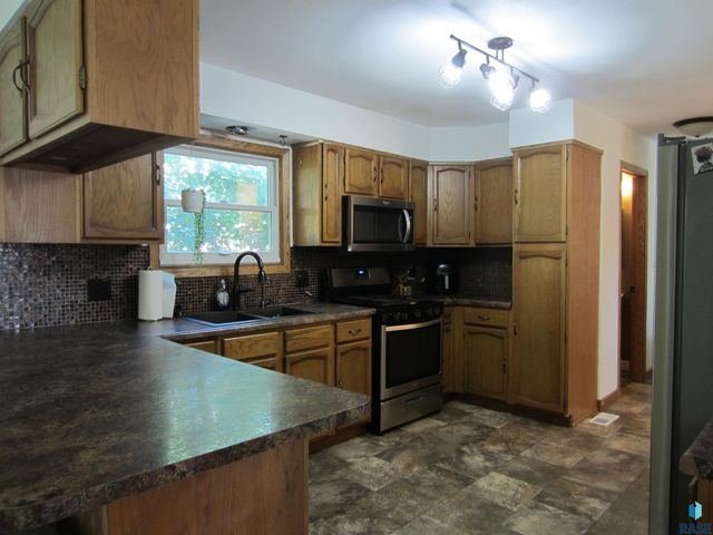 2701 S Elmwood Ave, Sioux Falls, SD 57105