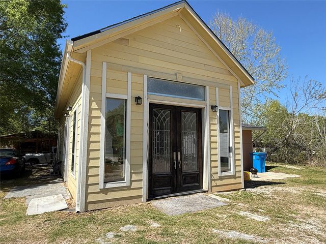 270 County Road 3409, Cleveland, TX 77327