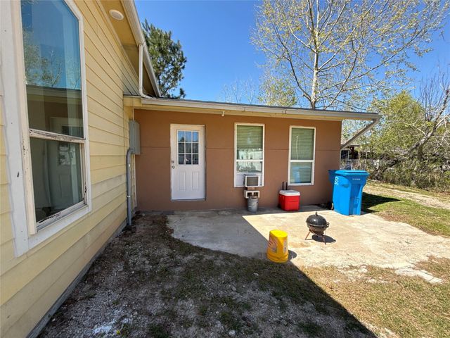 270 County Road 3409, Cleveland, TX 77327