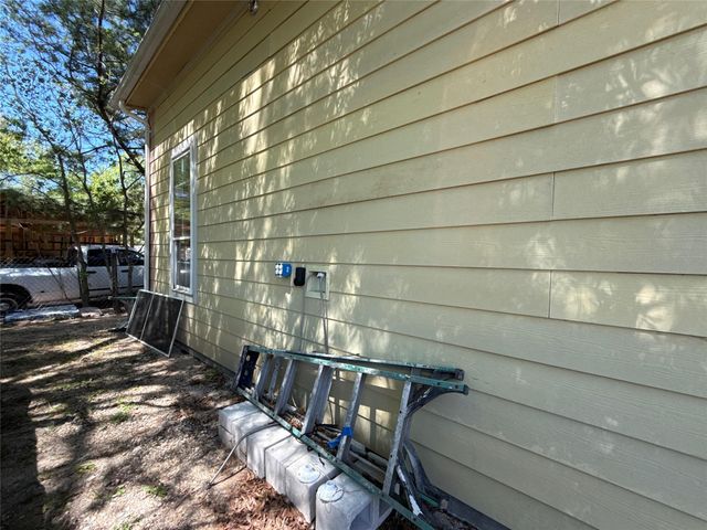 270 County Road 3409, Cleveland, TX 77327