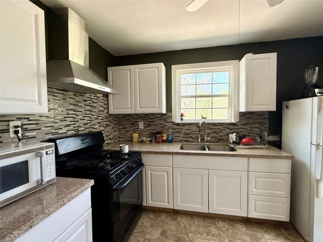 270 County Road 3409, Cleveland, TX 77327