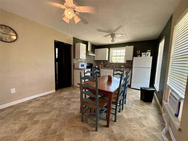 270 County Road 3409, Cleveland, TX 77327