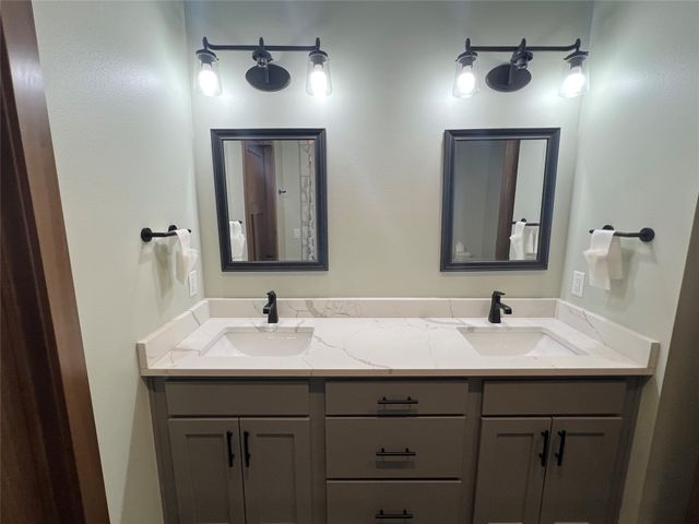 1005 W 8th Street N, Newton, IA 50208