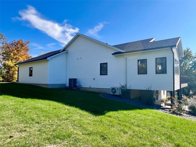 1005 W 8th Street N, Newton, IA 50208