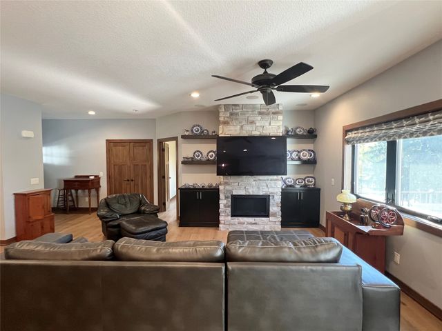 1005 W 8th Street N, Newton, IA 50208