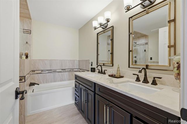 6140 Warwick Drive 6, Commerce Twp, MI 48382