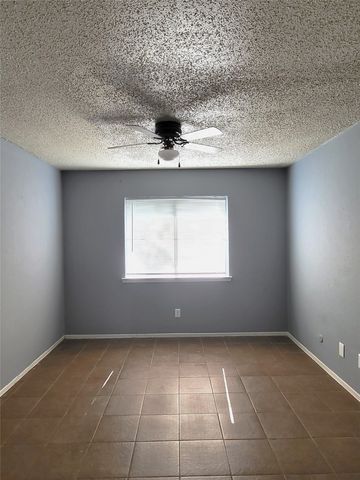 305 Trinidad Drive, Grand Prairie, TX 75052