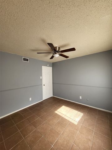 305 Trinidad Drive, Grand Prairie, TX 75052