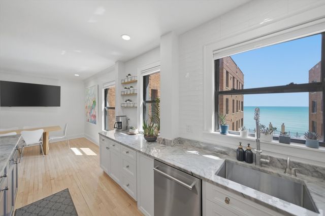 1200 W Sherwin Avenue 2K, Chicago, IL 60626
