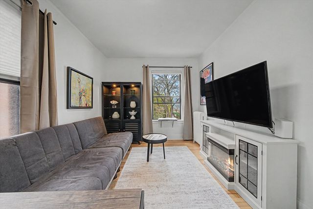 1200 W Sherwin Avenue 2K, Chicago, IL 60626
