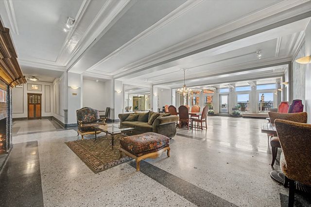 1200 W Sherwin Avenue 2K, Chicago, IL 60626