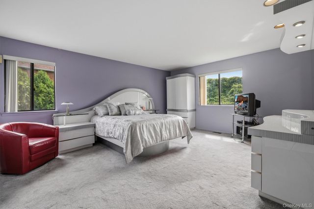 99 Skyview Lane, New Rochelle, NY 10804