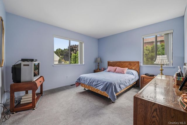 99 Skyview Lane, New Rochelle, NY 10804