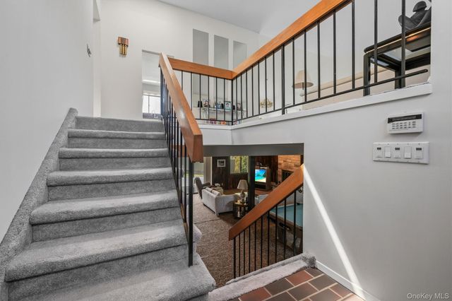 99 Skyview Lane, New Rochelle, NY 10804