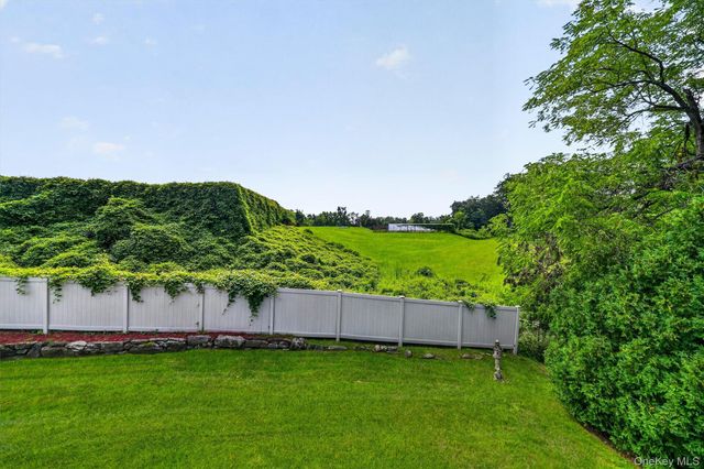 99 Skyview Lane, New Rochelle, NY 10804