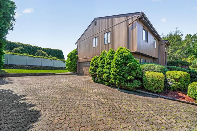 99 Skyview Lane, New Rochelle, NY 10804